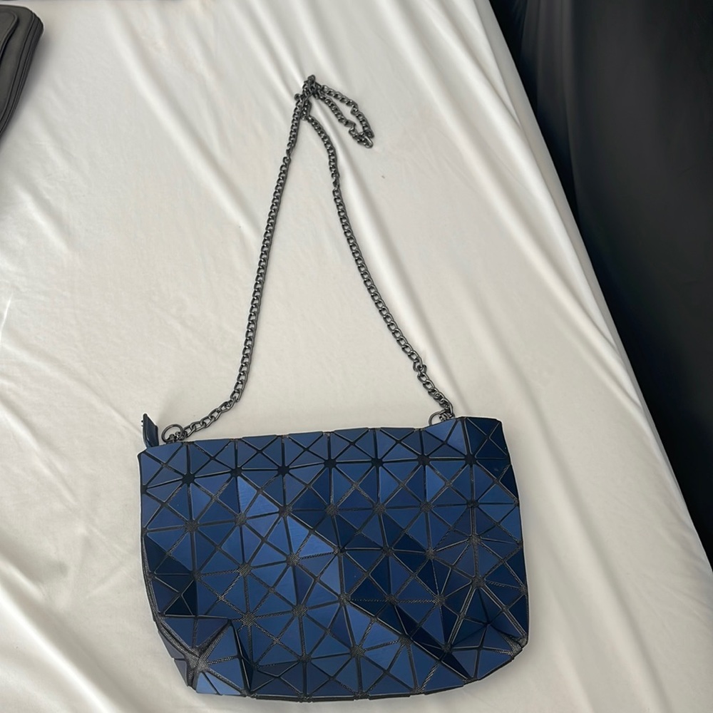 Navy blue shoulder bag.